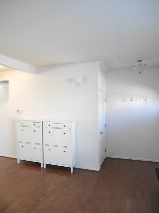 Building Photo - Modern 5-Bedroom Home in Easton – Offered Furnished or Unfurnished