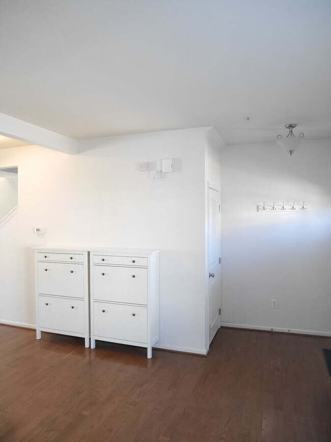 Foto del edificio - Modern 5-Bedroom Home in Easton – Offered Furnished or Unfurnished