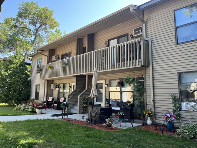 Foto del edificio - 1626 Pinewood Ln