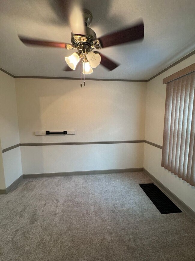 Building Photo - 2-bedroom, 2-bathroom townhouse located in...