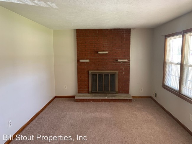 Building Photo - 3 br, 1.5 bath House - 3915 East Pages Lane