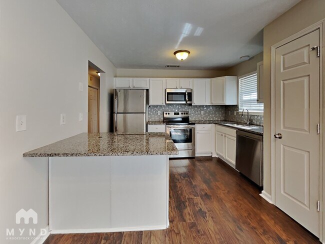 Building Photo - 207 Lake Forest Dr