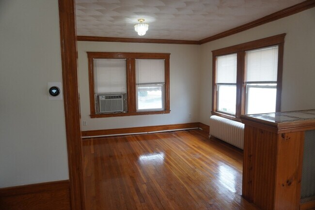 Foto del edificio - 70 Brook Rd