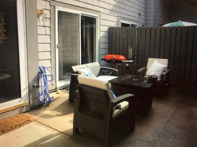 Foto del edificio - 445 Summerhaven Dr N