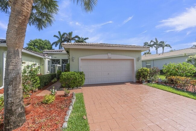 Building Photo - 10664 Royal Caribbean Cir