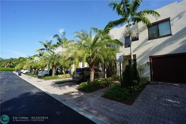 Building Photo - 1642 SW 33rd Ct
