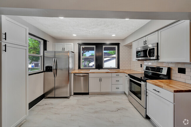 Building Photo - 2429 S 13th St
