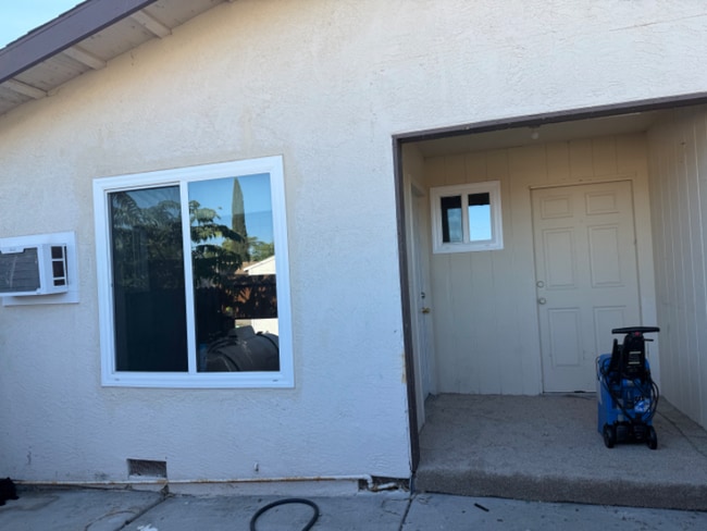 Building Photo - 6563 Brentwood Blvd