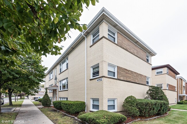 Foto del edificio - 4752 N Menard Ave