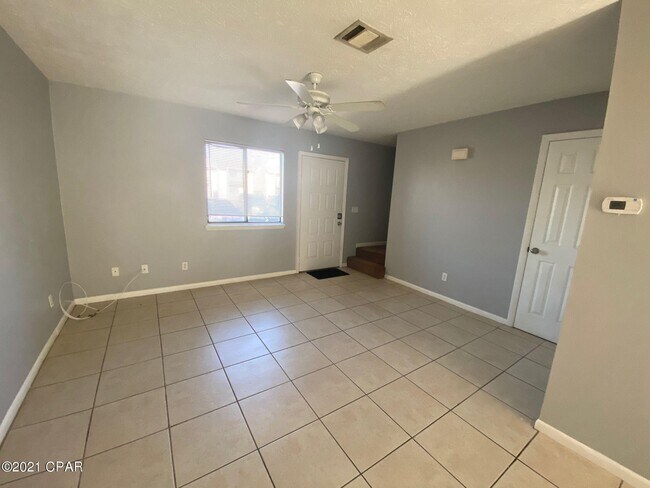 Building Photo - 409 Venetian Way