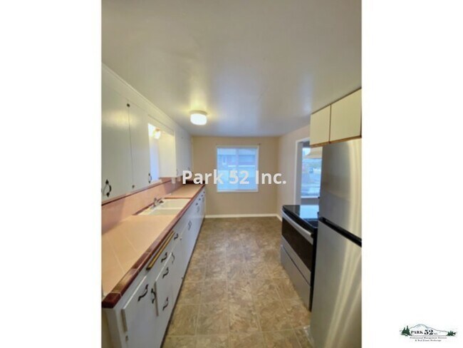 Building Photo - 6402 Fawcett Ave