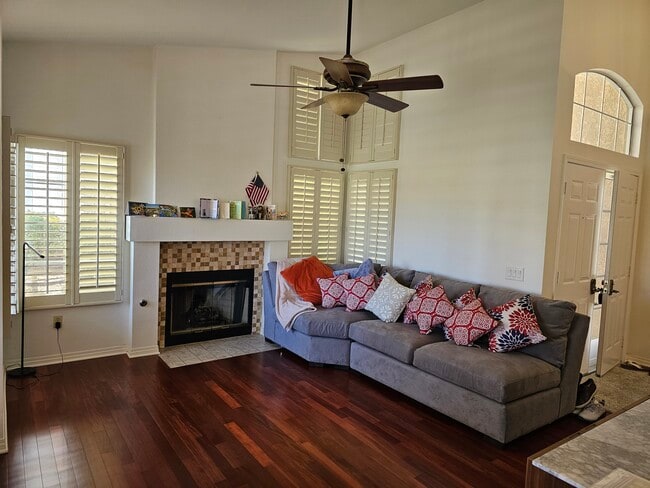 Foto del edificio - 1393 Snead St