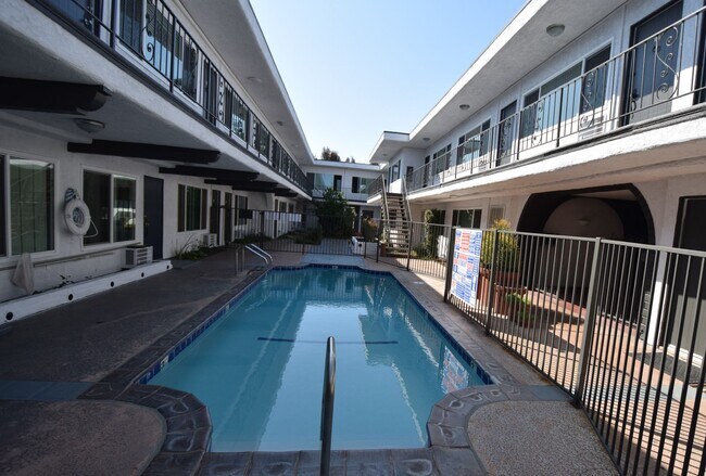 Foto del edificio - 14142 Victory Blvd