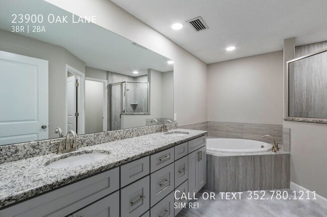 Building Photo - Sorrento 3/2 with Grand Master Suite!
