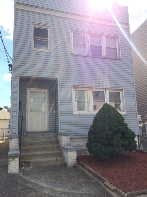 Foto principal - 151 Terhune Ave