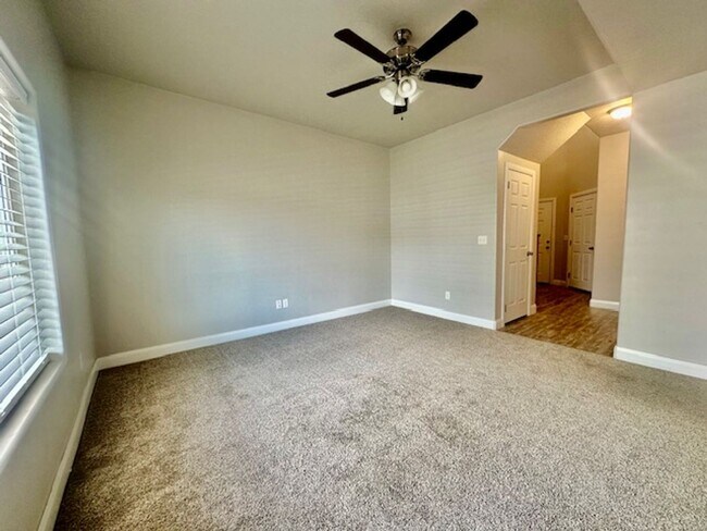 Foto del edificio - 3 bed -2.5 bath - Newer townhome in the heart of Cedar City!