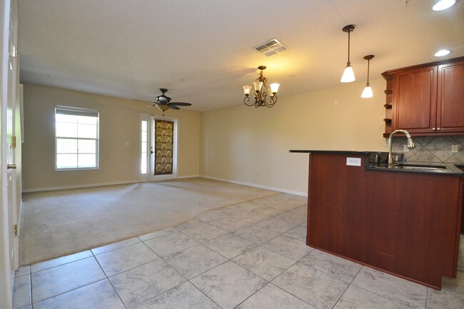 Foto del edificio - Beautiful 3/2.5 Townhome in GATED communit...