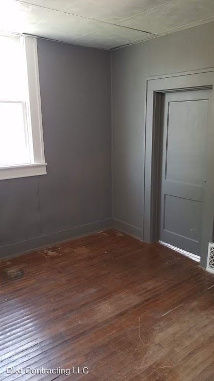 Building Photo - 627 Kenwood Ave