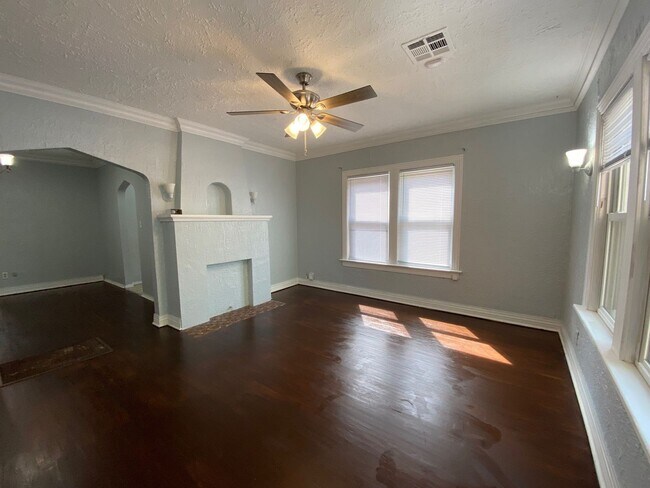Foto del edificio - ADORABLE duplex in fantastic Brookside loc...