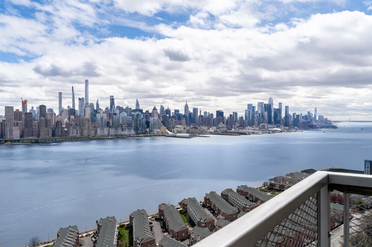 6600 JFK Blvd E Unit 23CPH, West New York, NJ 07093 Condo for Rent in West New York, NJ