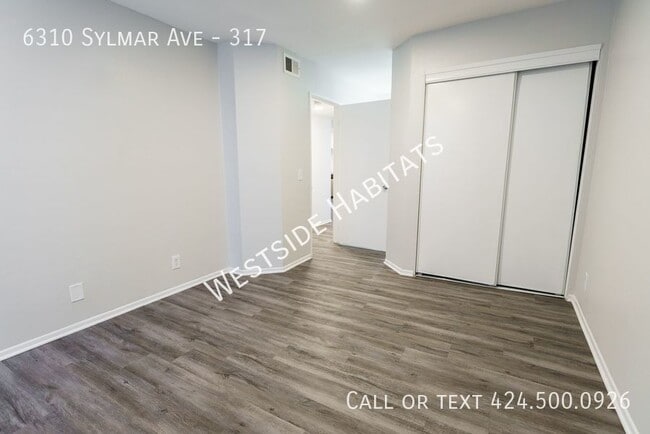 Building Photo - 6310 Sylmar - Gorgeous, fully renovated bu...