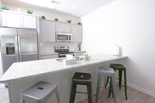 Building Photo - 2924 Ridgeview Dr SW