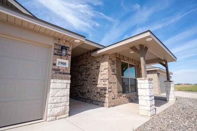Building Photo - Incredible 3 Bedroom Home Available 6/15/24!