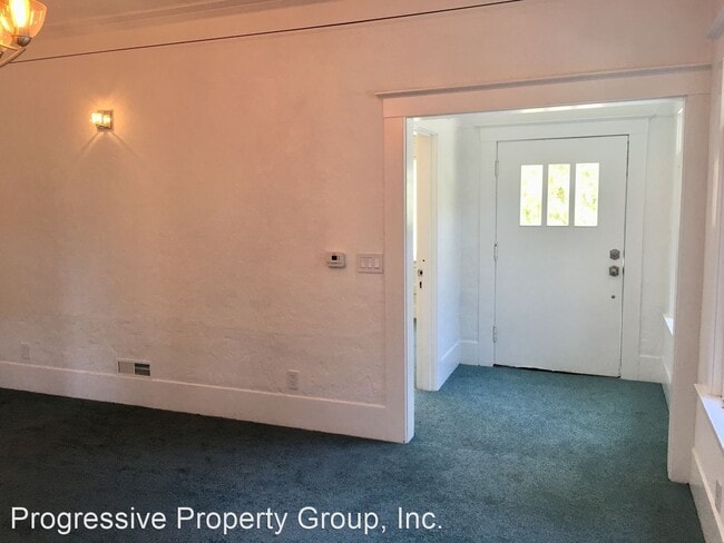 Building Photo - 3 br, 3 bath House - 21 Urbano Drive