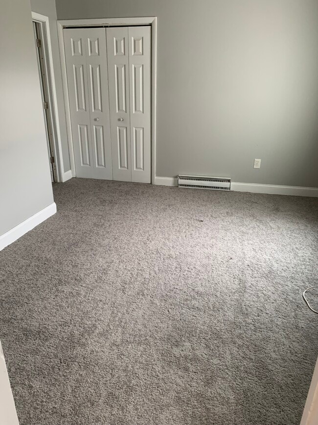 Building Photo - 639 E Main St