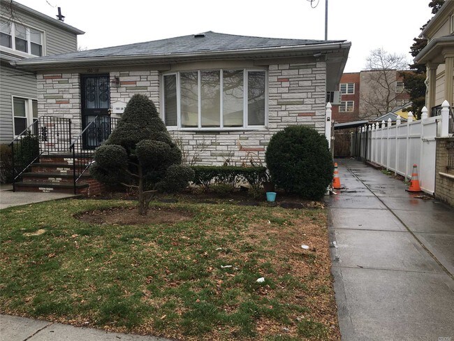 Building Photo - 160-28-160-73 73rd Ave