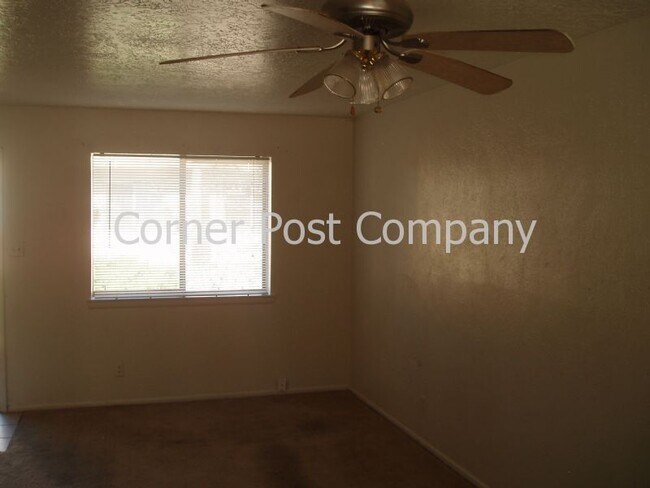 Building Photo - 2 Bedroom Apartment