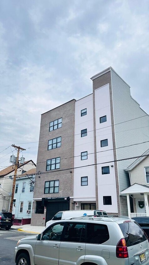 Primary Photo - 135 Beech St