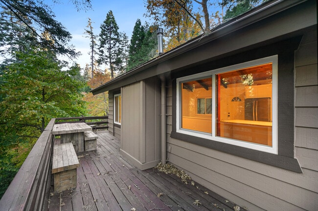 Building Photo - 729 Rhine Rd