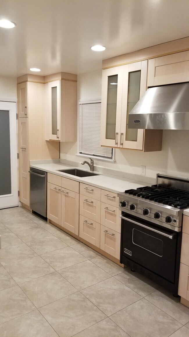 Foto del edificio - 16433 Wilkie Ave