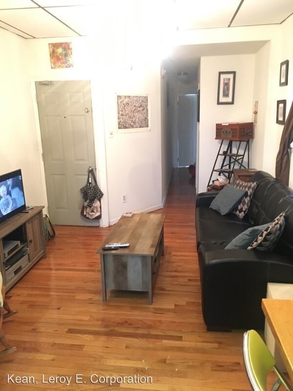 Foto del edificio - 730 Tasker St