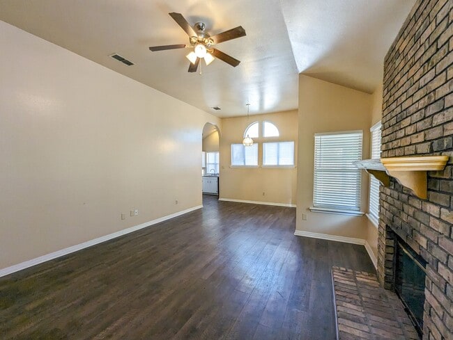 Building Photo - North Gate Village Home