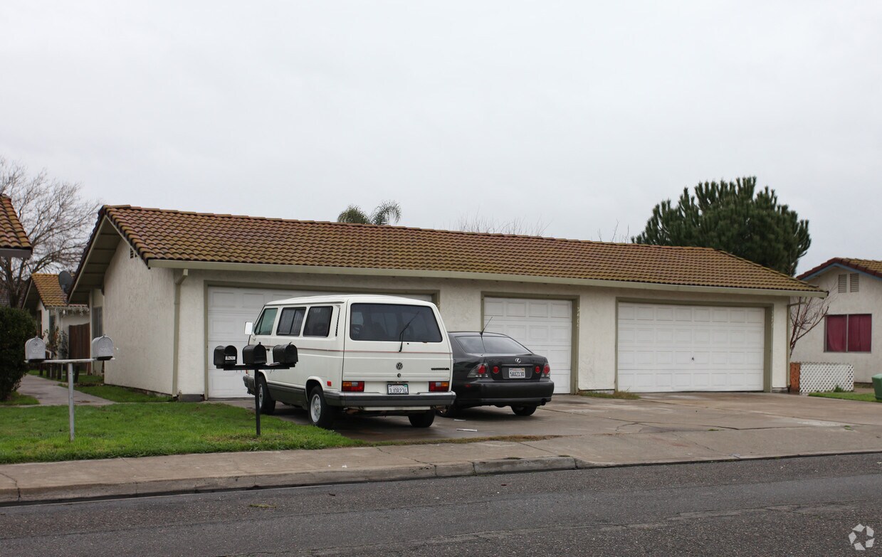 Primary Photo - 3460-3470 Fosberg Rd