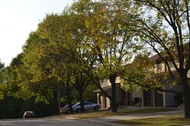 Building Photo - 906 Sundown Dr