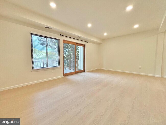 Building Photo - 20207 Laurel Hill Way