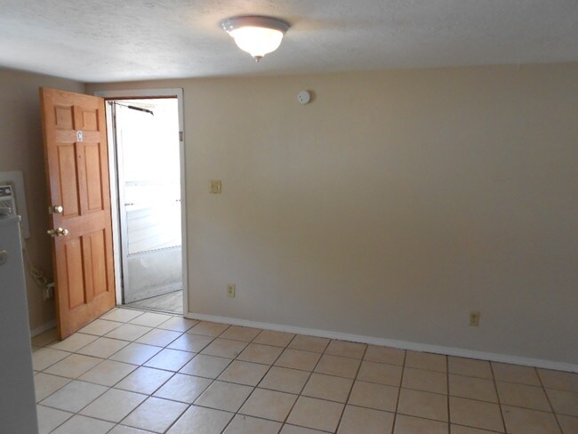 Building Photo - 121 S Hope Ave