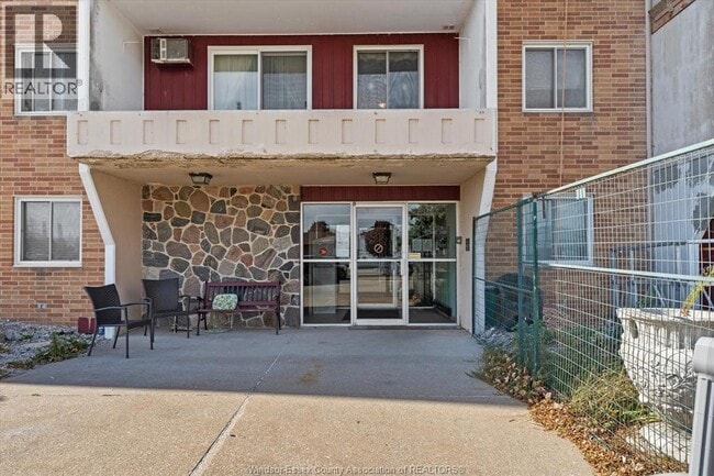 Building Photo - 120 Pickering Dr