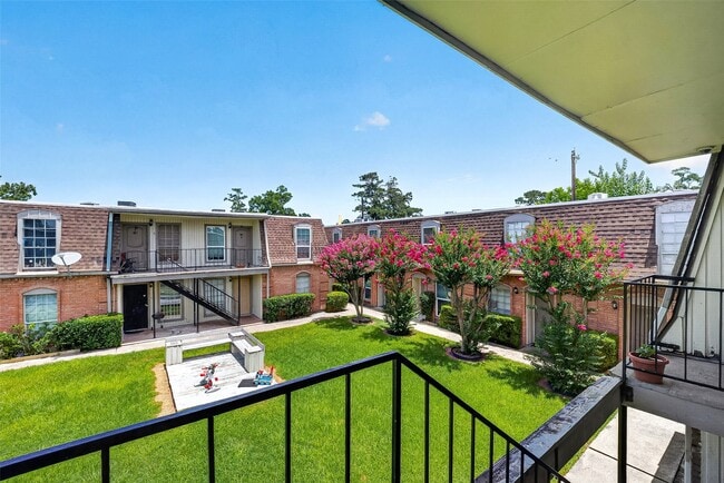 Building Photo - 1220 Shadowdale Dr