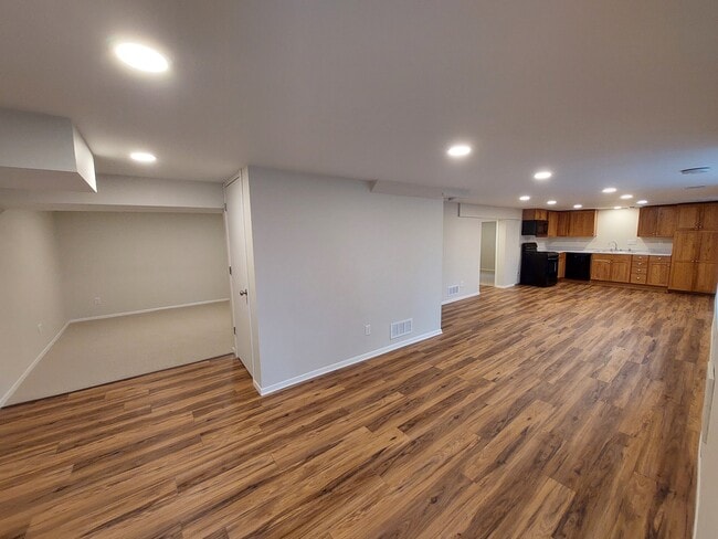Foto del edificio - 4725 Winnetka Ave N