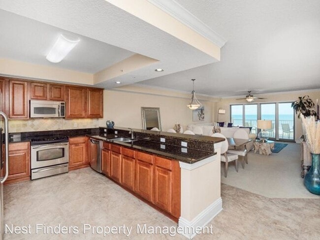 Building Photo - 3 br, 3 bath House - 932 1st St N #502