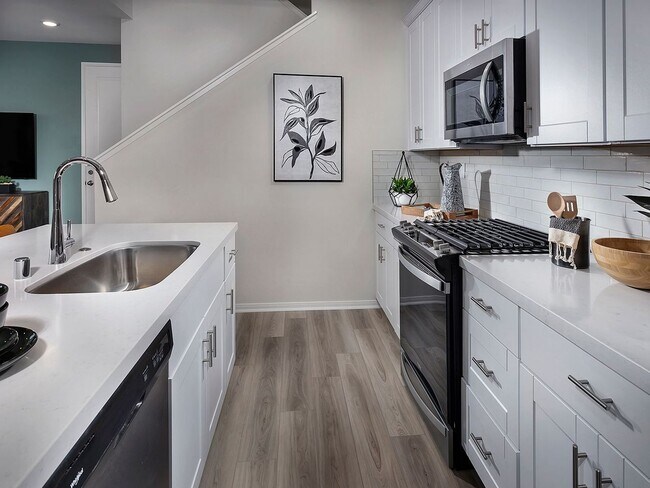 Foto del edificio - "Coming Soon" Beautiful 3 bedroom end unit in the heart of Rancho Mission Viejo