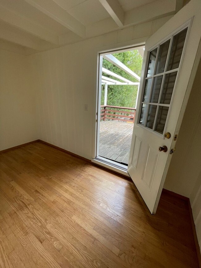 Foto del edificio - 2 Bed 1 Ba PG House walking distance to beach