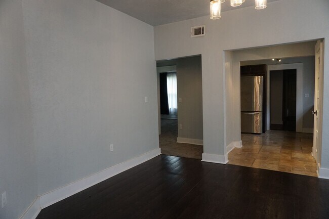 Foto del edificio - 2 BED 1 BATH DUPLEX MESTA PARK