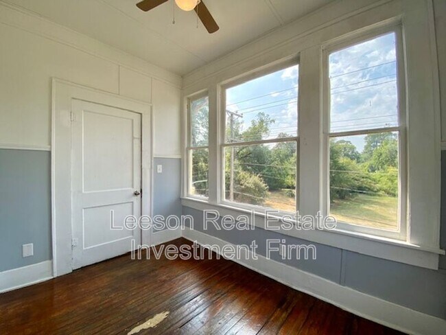 Building Photo - 314 1/2 KINGS HIGHWAY