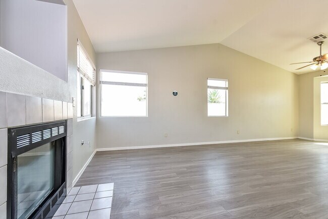 Foto del edificio - 3927 Barker Way
