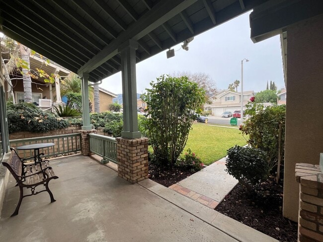 Building Photo - Beautiful 4 Bedroom Home with Solar, Spacious Yard & 3-Car Garage